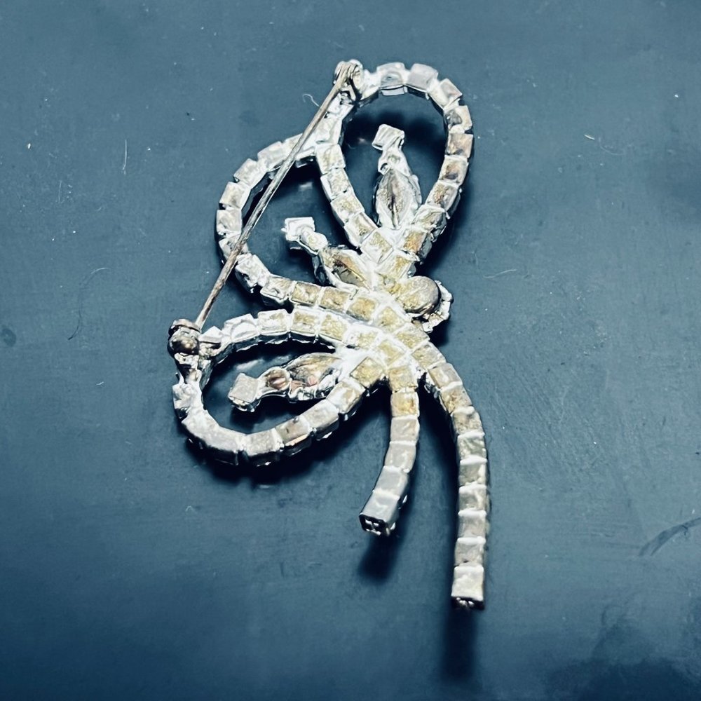 Vintage Silver Tone And Rhinestone Ribbon Brooch - Picture 3 of 5